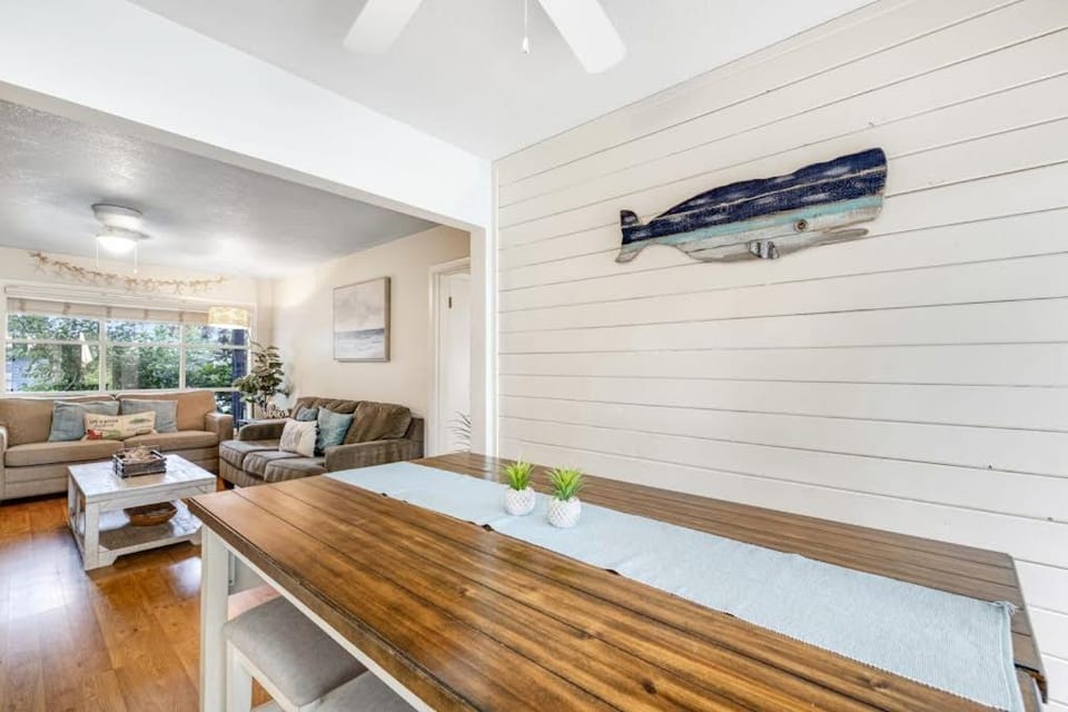 Dog-Friendly Home withFenced Oasis Gas Grill - Walk Everywhere House in Seaside