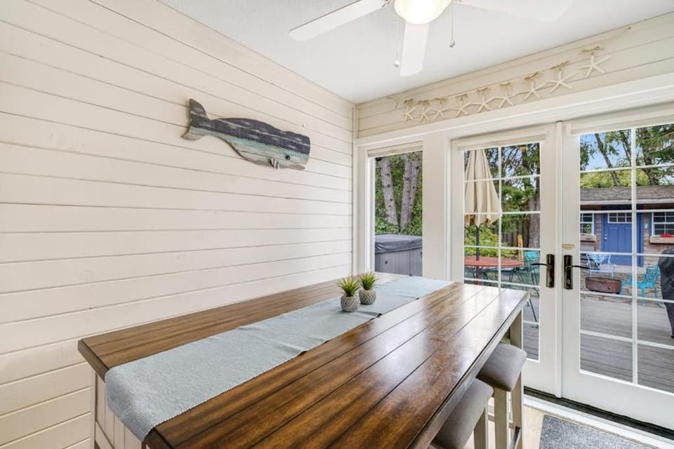 Dog-Friendly Home withFenced Oasis Gas Grill - Walk Everywhere House in Seaside