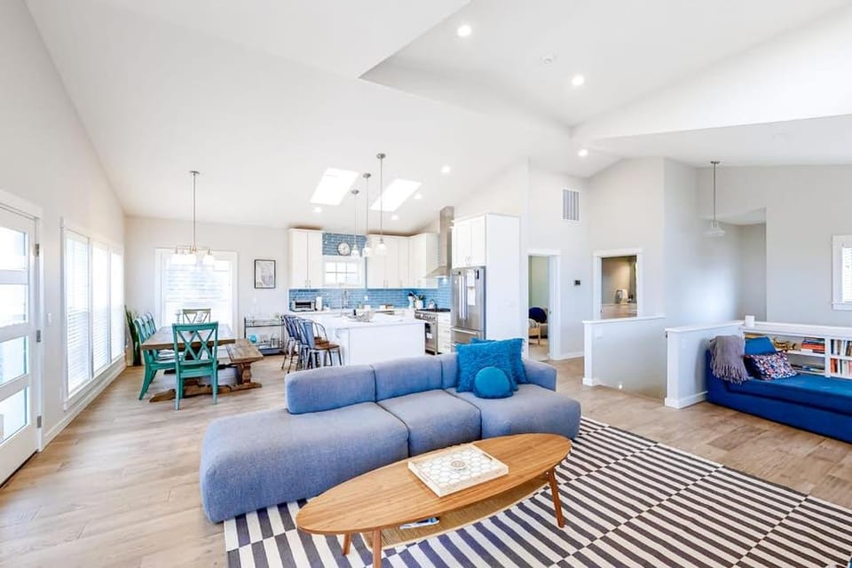 Oceanfront Dog-Friendly Home with Gas Fireplace - Just Steps from the Beach House in Seaside