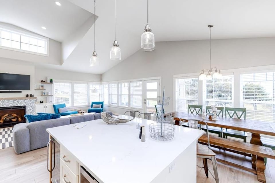 Oceanfront Dog-Friendly Home with Gas Fireplace - Just Steps from the Beach House in Seaside