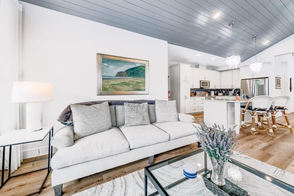 Dog-friendly home near the ocean with a fireplace washer&dryer & fast WiFi House in Seaside