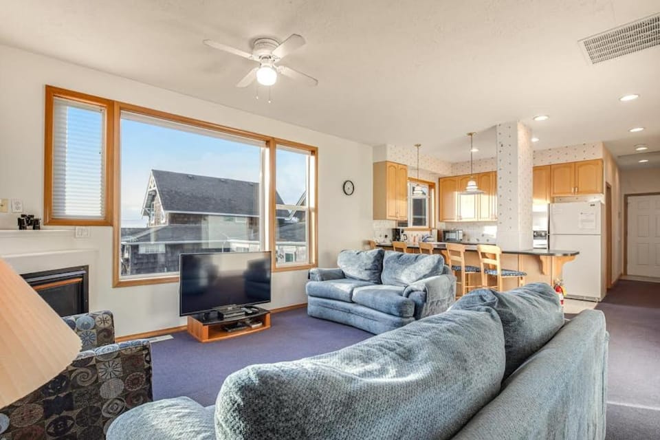 Ocean view home with WiFi gas fireplaces private washer&dryer and foosball House in Seaside