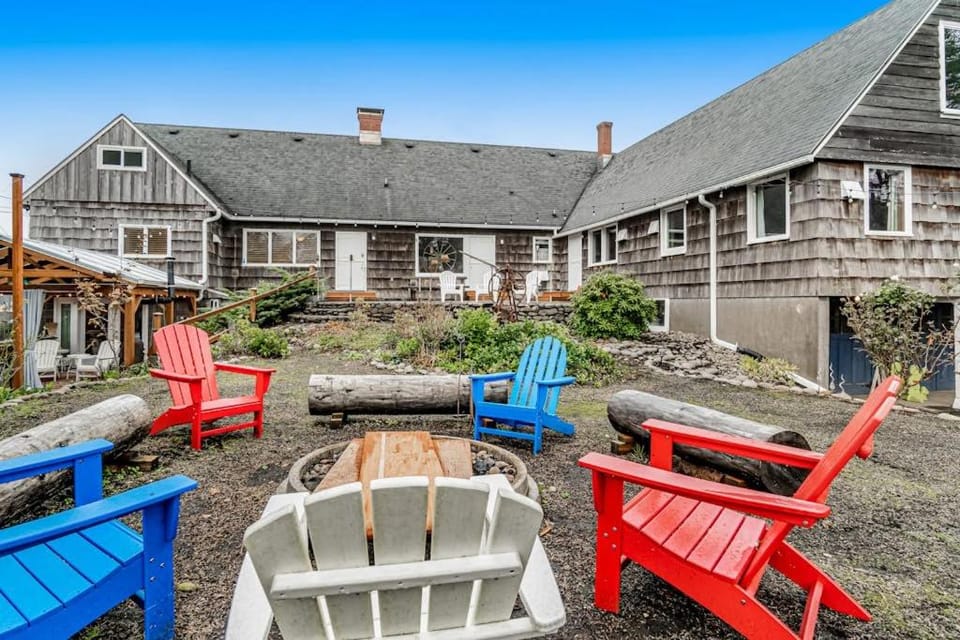 Dog-friendly retreat with game room firepit kitchen & kitchenettes House in Seaside