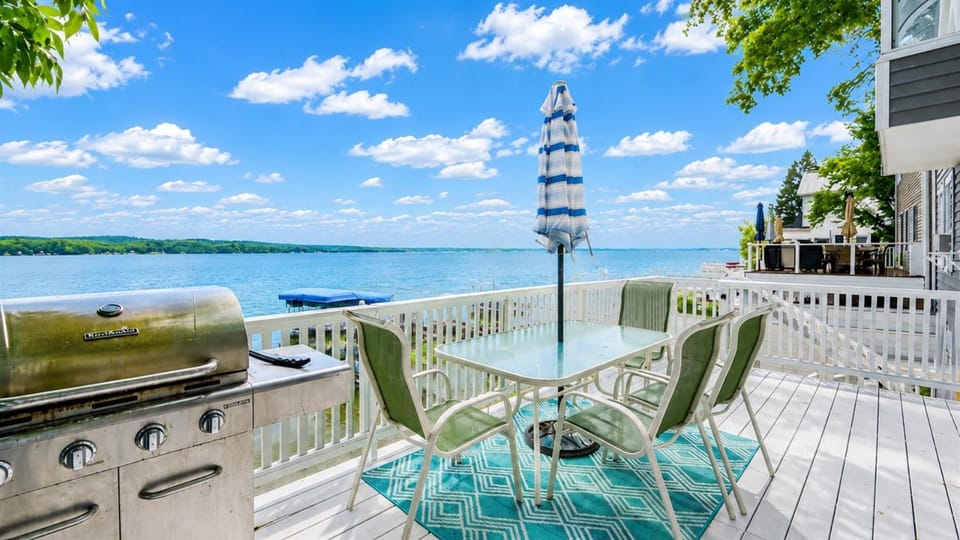 Lakefront Pet Friendly Hot Tub FLX Wineries Hot Tub House in Cayuga Lake
