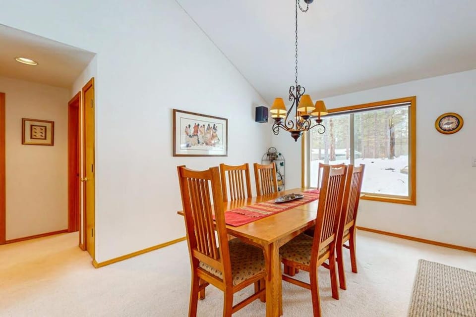 Family-Friendly Sunriver Home with Private Hot Tub Shared Pool WiFi SHARC passes House in Sunriver