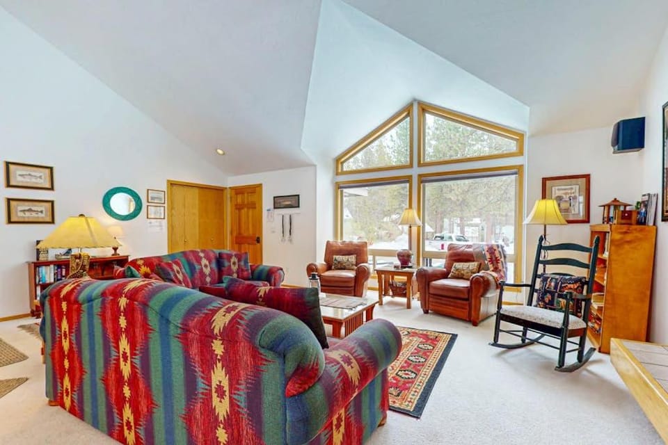 Family-Friendly Sunriver Home with Private Hot Tub Shared Pool WiFi SHARC passes House in Sunriver