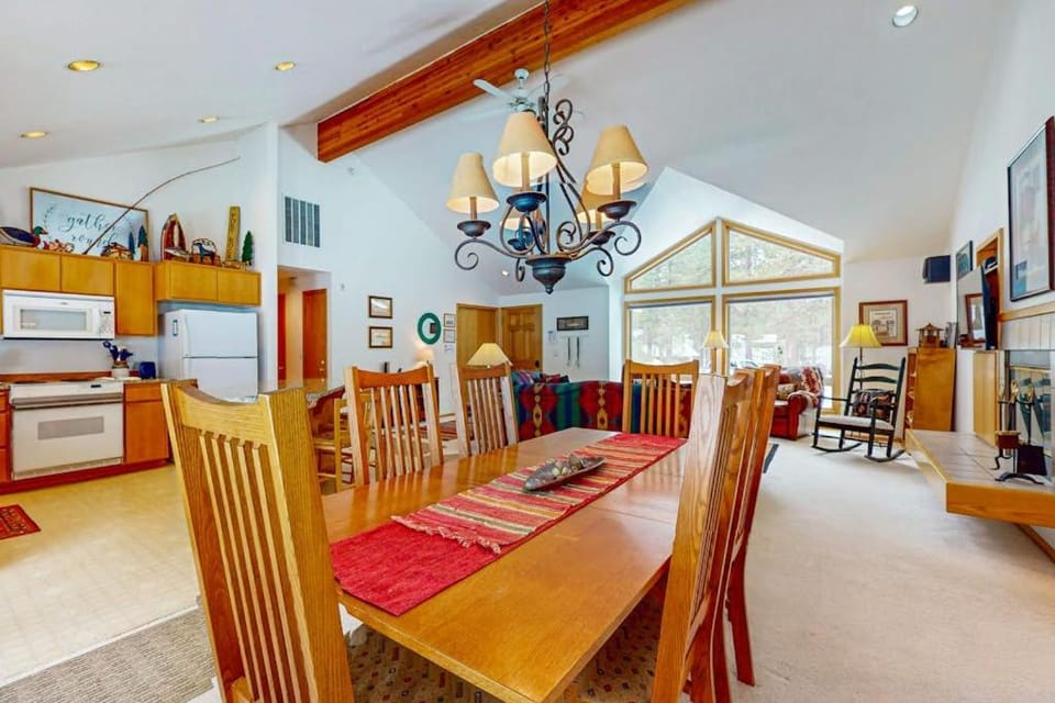 Family-Friendly Sunriver Home with Private Hot Tub Shared Pool WiFi SHARC passes House in Sunriver