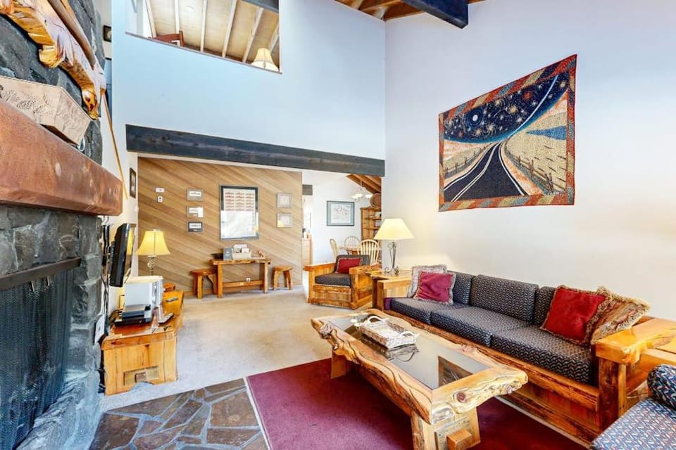 Sunriver Condo with Private Hot Tub WiFi House in Sunriver