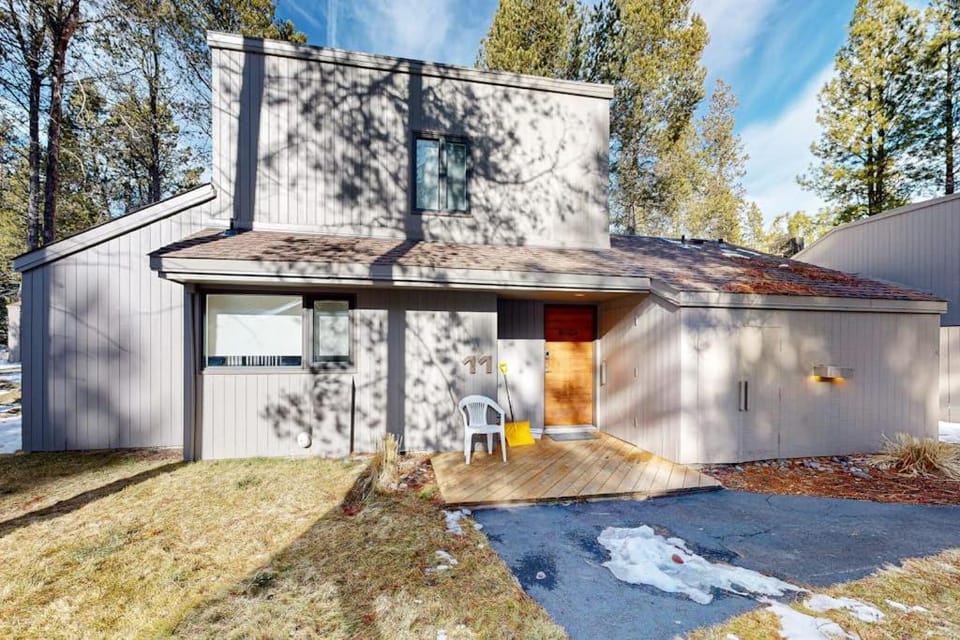 Sunriver Condo with Private Hot Tub WiFi House in Sunriver