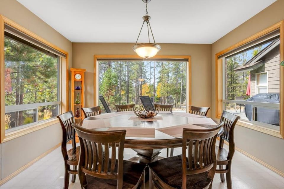 Sophisticated home with a private hot tub pool table bikes & SHARC Passes House in Sunriver