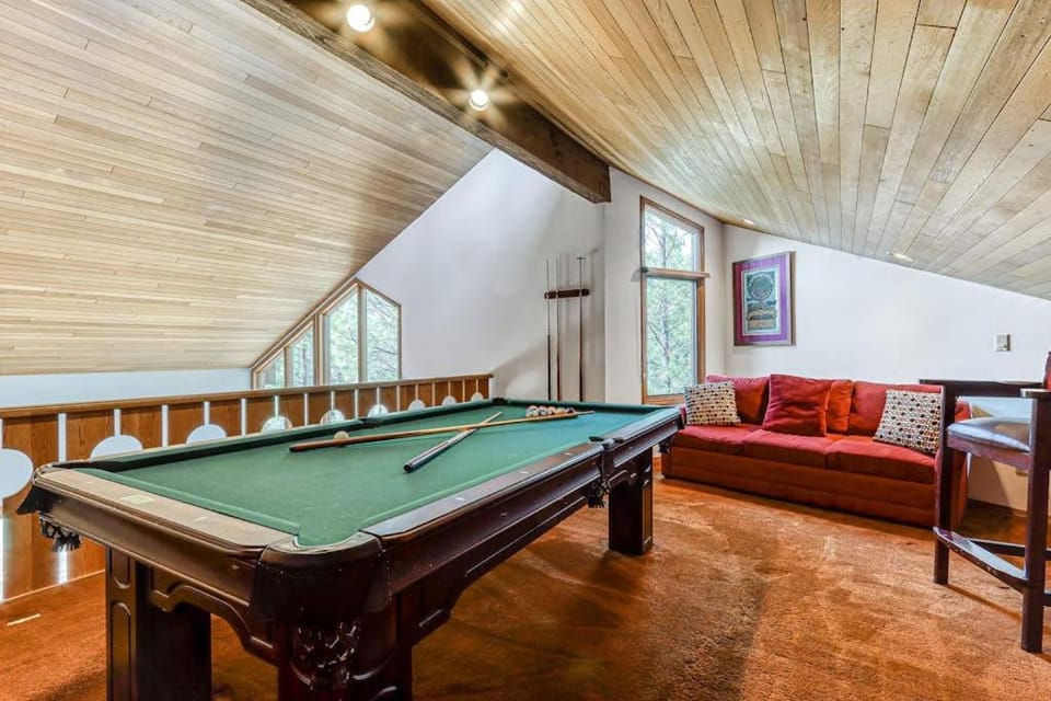 Private Hot Tub Pool Table 10 SHARC Passes & More at this Sunriver Home House in Sunriver