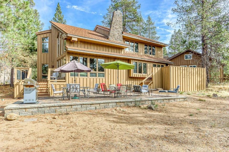Private Hot Tub Pool Table 10 SHARC Passes & More at this Sunriver Home House in Sunriver