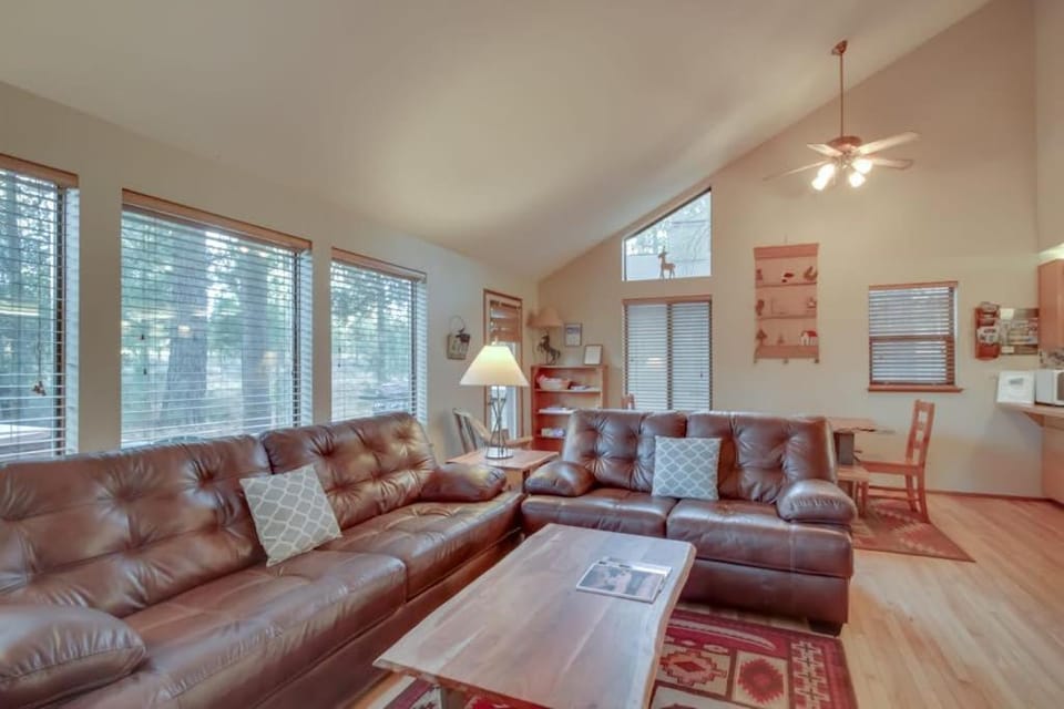 Updated Sunriver Home with Private Hot Tub & SHARC Passes for Pools - 2 Dogs OK House in Sunriver