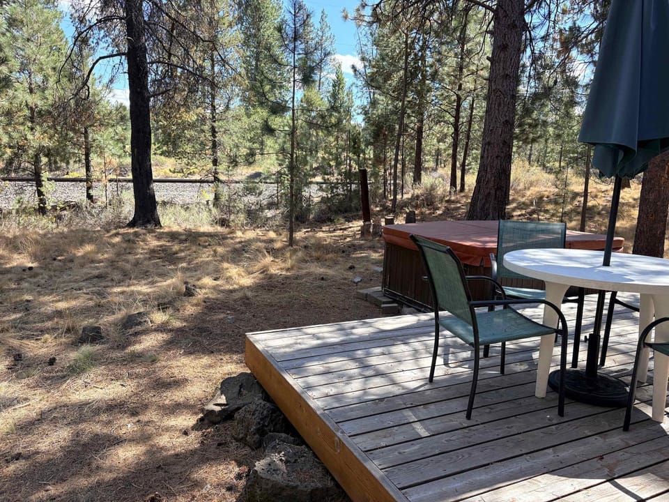 Updated Sunriver Home with Private Hot Tub & SHARC Passes for Pools - 2 Dogs OK House in Sunriver