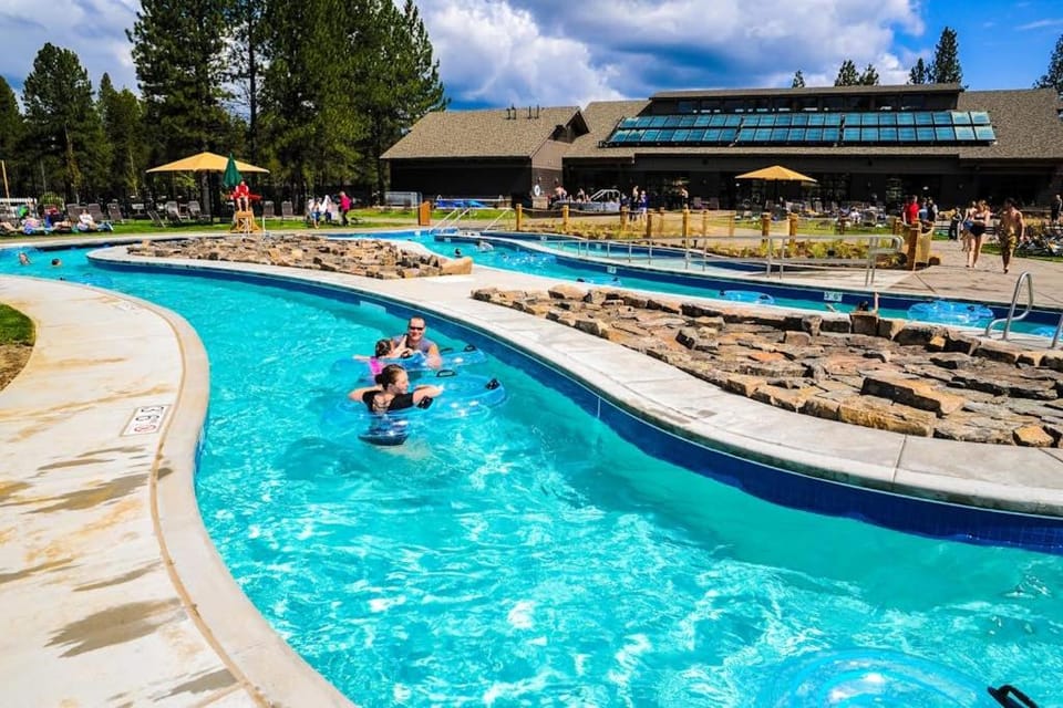 Updated Sunriver Home with Private Hot Tub & SHARC Passes for Pools - 2 Dogs OK House in Sunriver