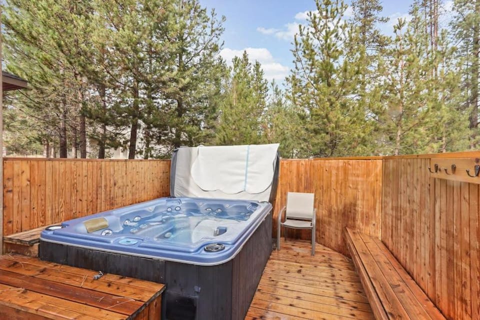 Spacious Two-Story Home in Sunriver with Private Hot Tub Central AC Free WiFi House in Sunriver