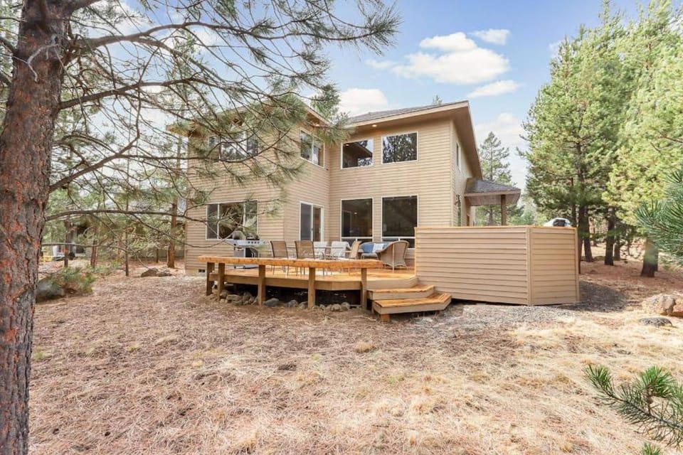 Spacious Two-Story Home in Sunriver with Private Hot Tub Central AC Free WiFi House in Sunriver
