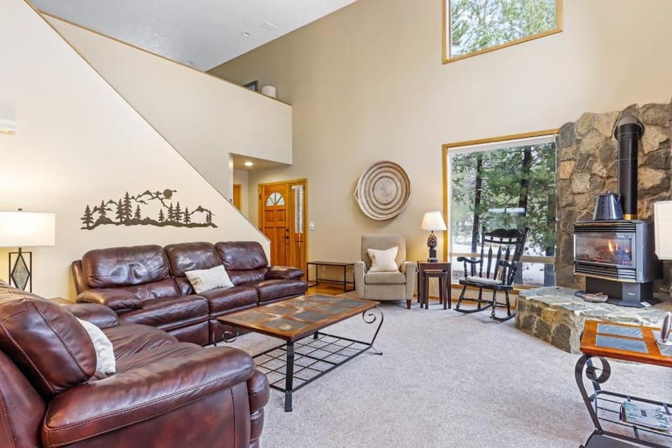 Spacious Two-Story Home in Sunriver with Private Hot Tub Central AC Free WiFi House in Sunriver