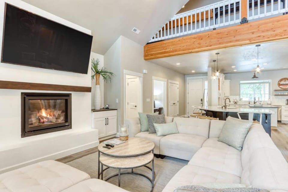 Dream on the Deschutes River with private sauna game room & massage chairs House in Three Rivers