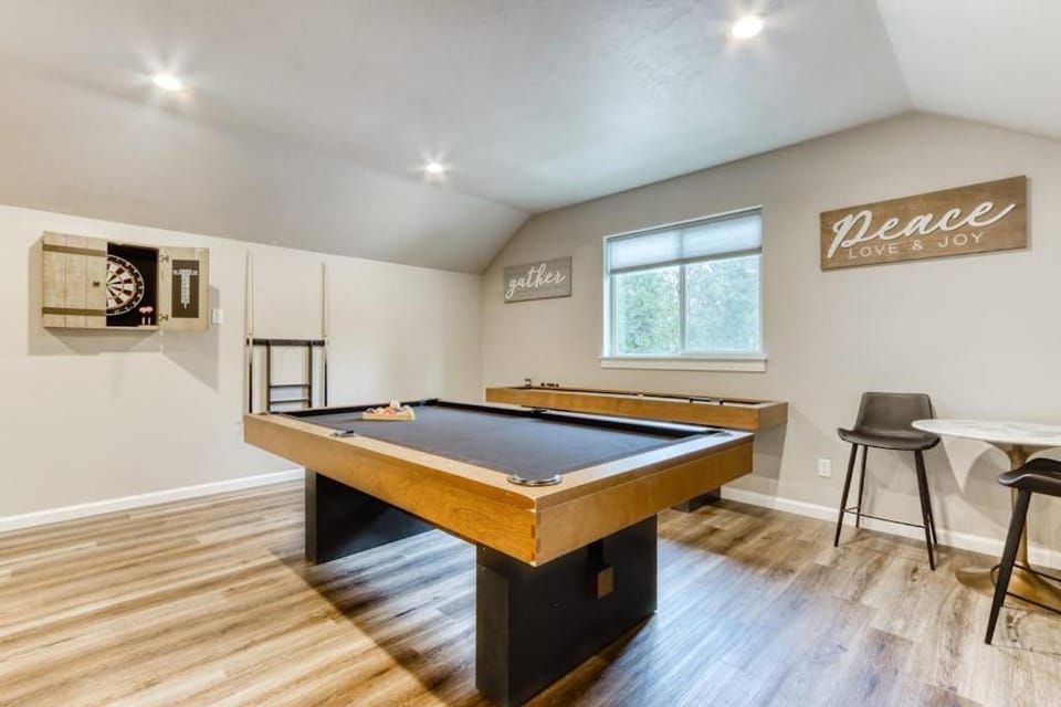 Dream on the Deschutes River with private sauna game room & massage chairs House in Three Rivers