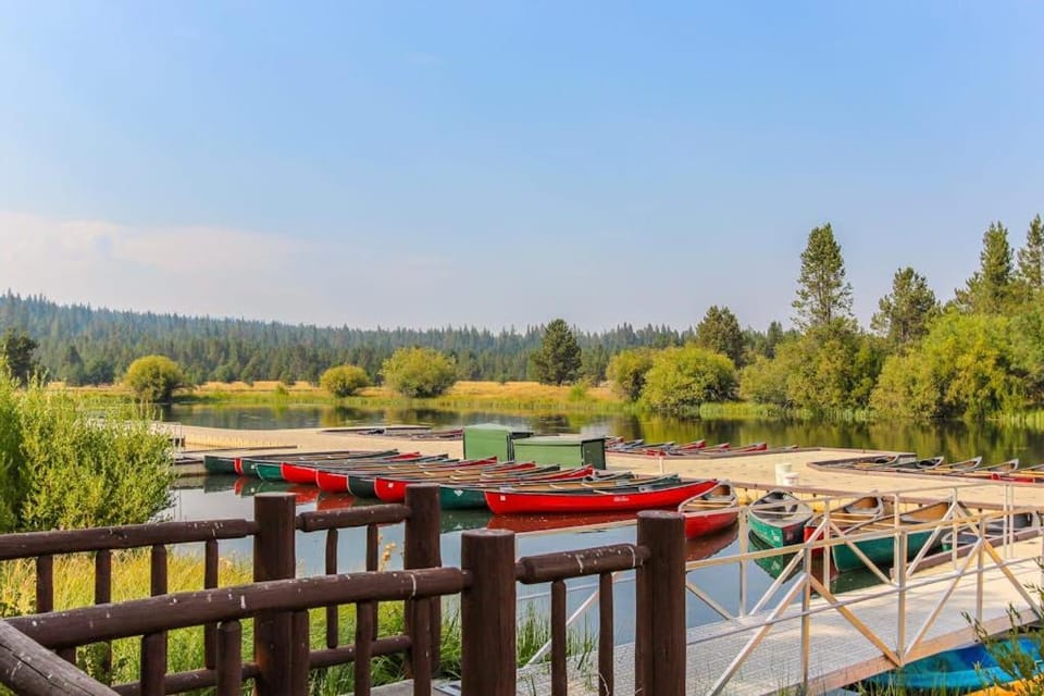 Charming Home with a Private Hot Tub SHARC Passes Fast WiFi and Central AC House in Sunriver