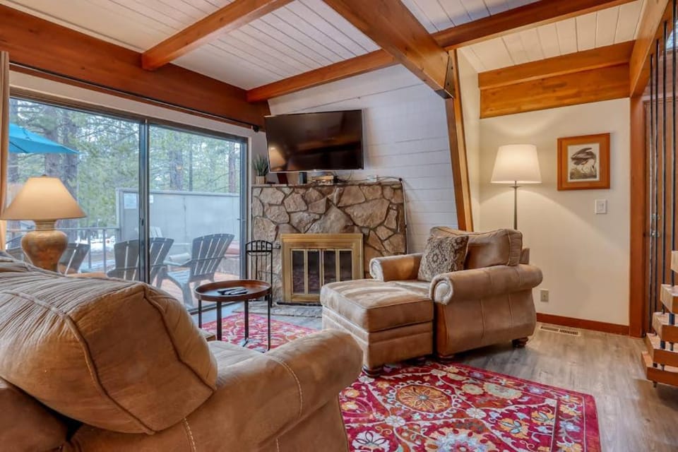 Cozy Family Cabin with Hot Tub Bikes Dog-Friendly Free WIFI with SHARC passes Cabin in Sunriver