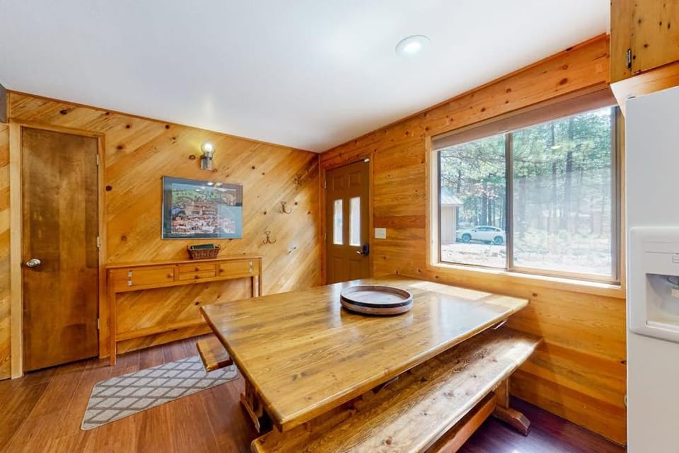 Loft home with private hot tub deck grill fireplace & 10 SHARC passes House in Sunriver