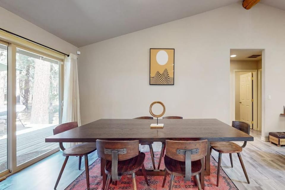 Charming home in wooded setting with deck BBQ grill WiFi and fireplace House in Three Rivers