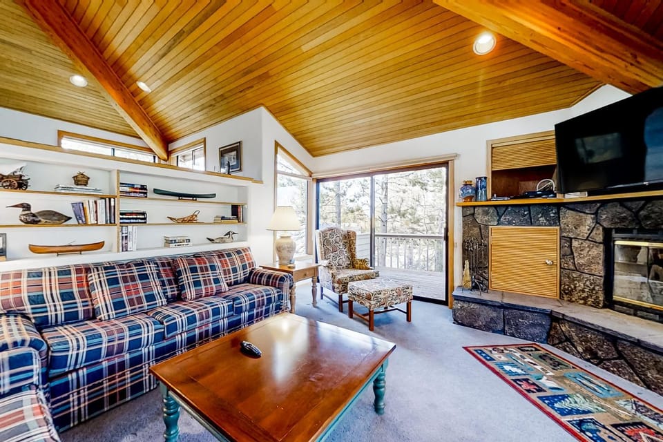Spacious home with a deck, fireplace & W&D House in Sunriver