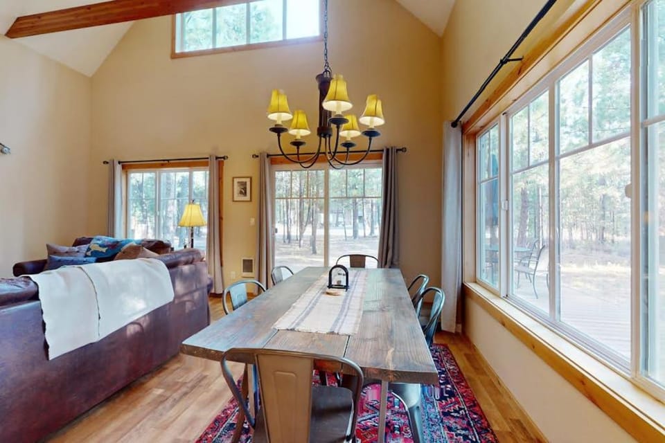 Adventure Awaits Relaxation Ensues in the heart of Sunriver House in Three Rivers