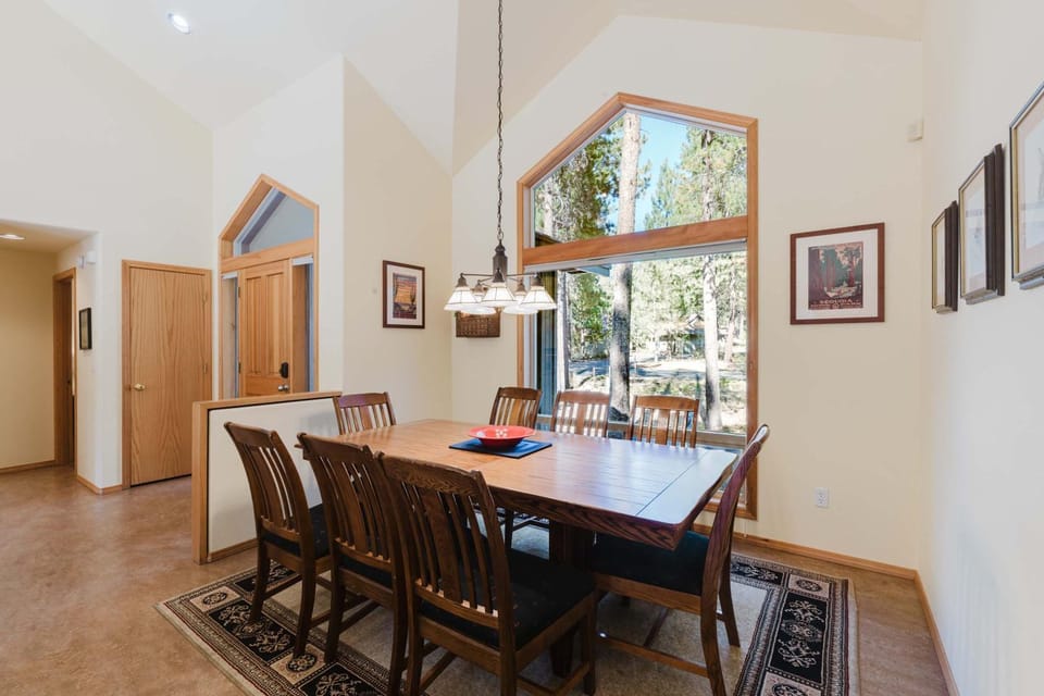 Cozy home near SHARC has AC with a large deck and gas grill House in Sunriver