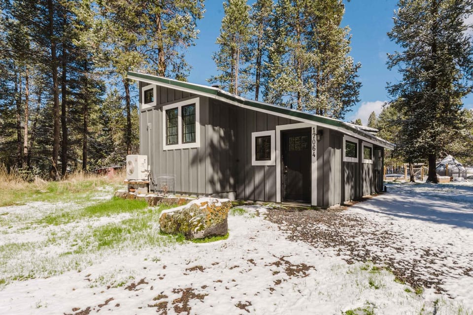Cozy recreation home with full kitchen washer & dryer private lot and WIFI House in Three Rivers