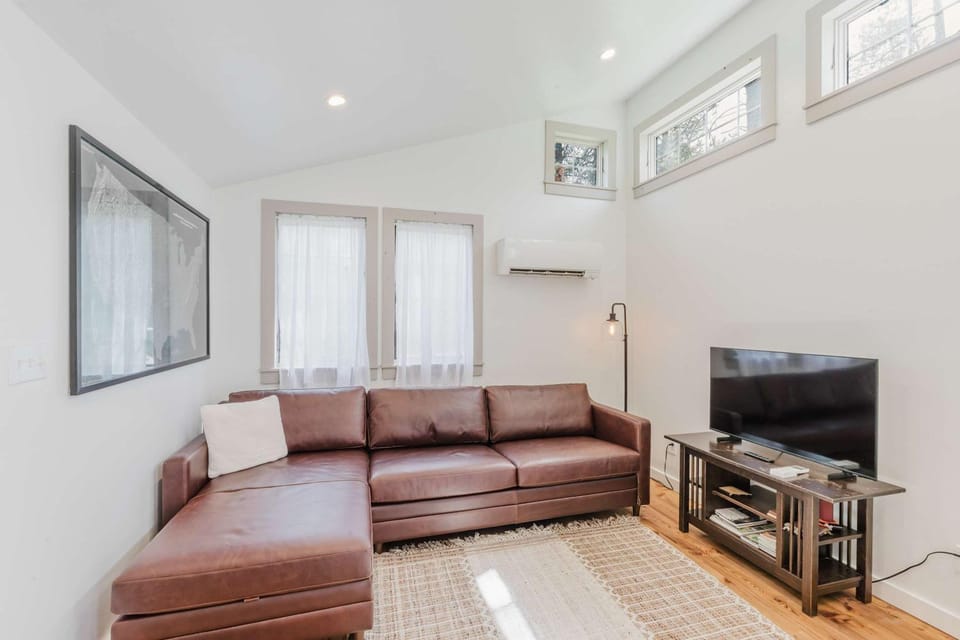 Cozy recreation home with full kitchen washer & dryer private lot and WIFI House in Three Rivers