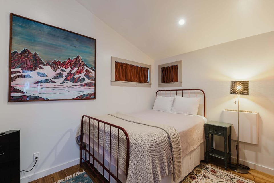 Cozy recreation home with full kitchen washer & dryer private lot and WIFI House in Three Rivers