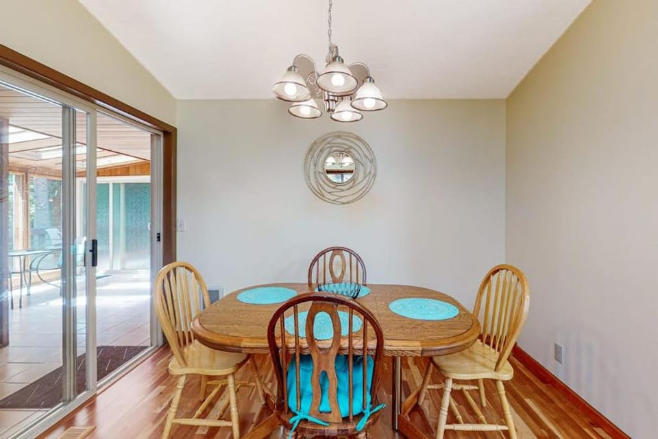 Pleasant home in Waldport with garden inviting deck & sunroom House in Waldport