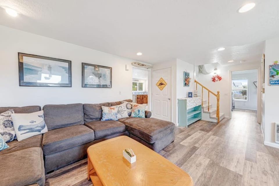 Whimsical Oceanview Home with Private Hot Tub & Nearby Beach Access - Dogs OK House in Oregon