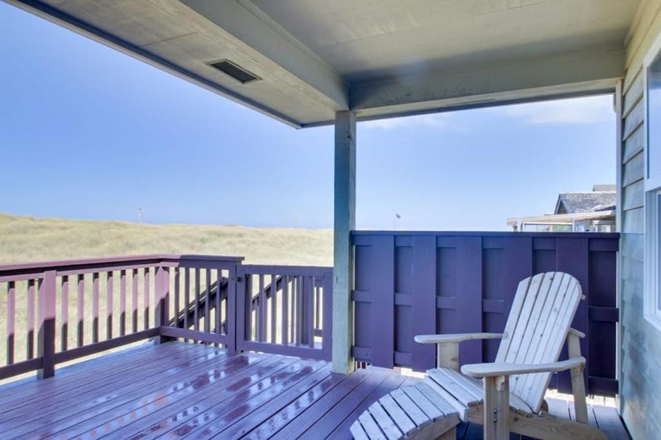 Oceanfront Home with Bay Views Free WiFi Gas Grill & Gas Fireplace House in Waldport