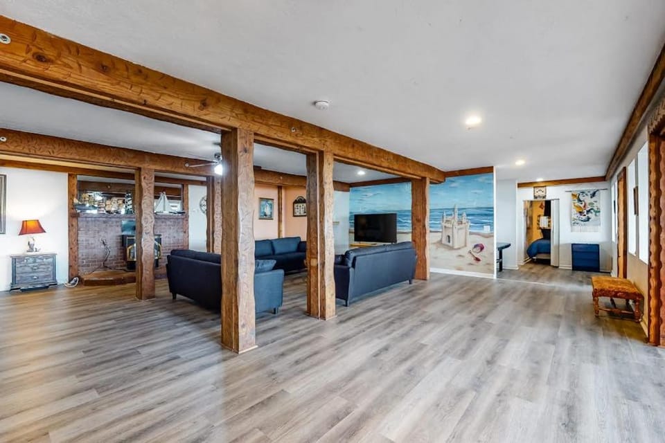 Oceanfront Home with Ocean View High-Speed WiFi washer&dryer & Gas Fireplace House in Oregon