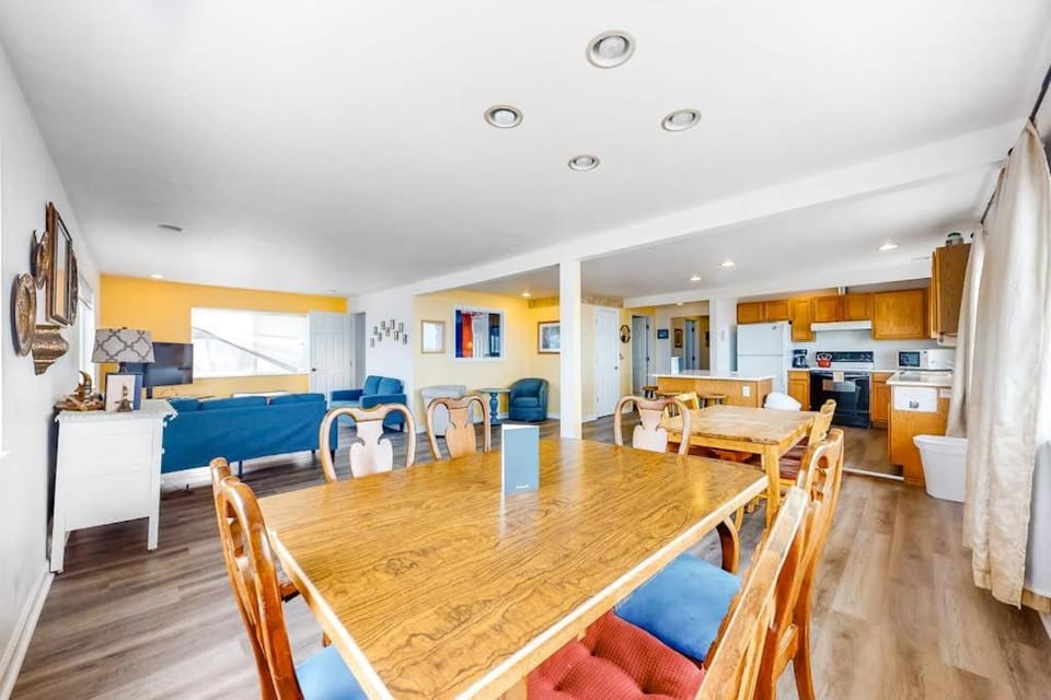 Oceanfront Home with Ocean View High-Speed WiFi washer&dryer & Gas Fireplace House in Oregon