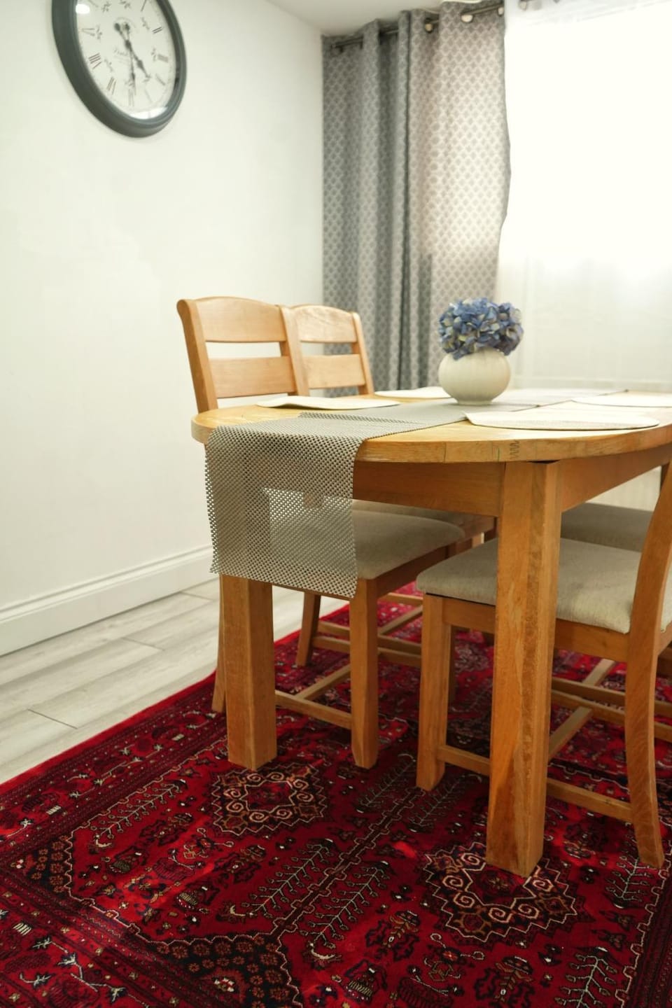 Elegant home near HeathrowAirport fast city access free parking and WiFi Apartment in London Borough of Ealing