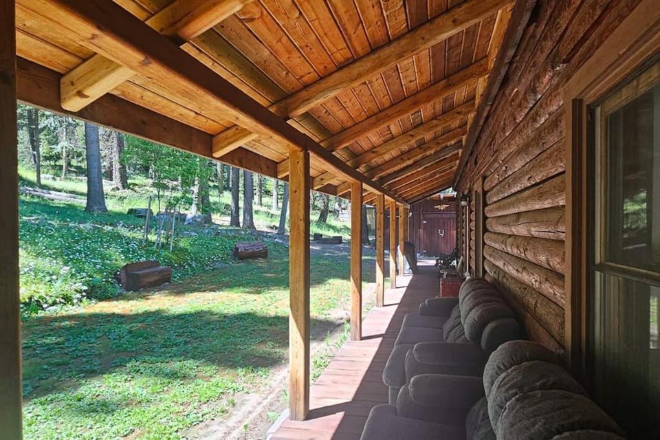Spacius family friendly home with a gas grill full kitchen W&D & wood stove House in Oregon