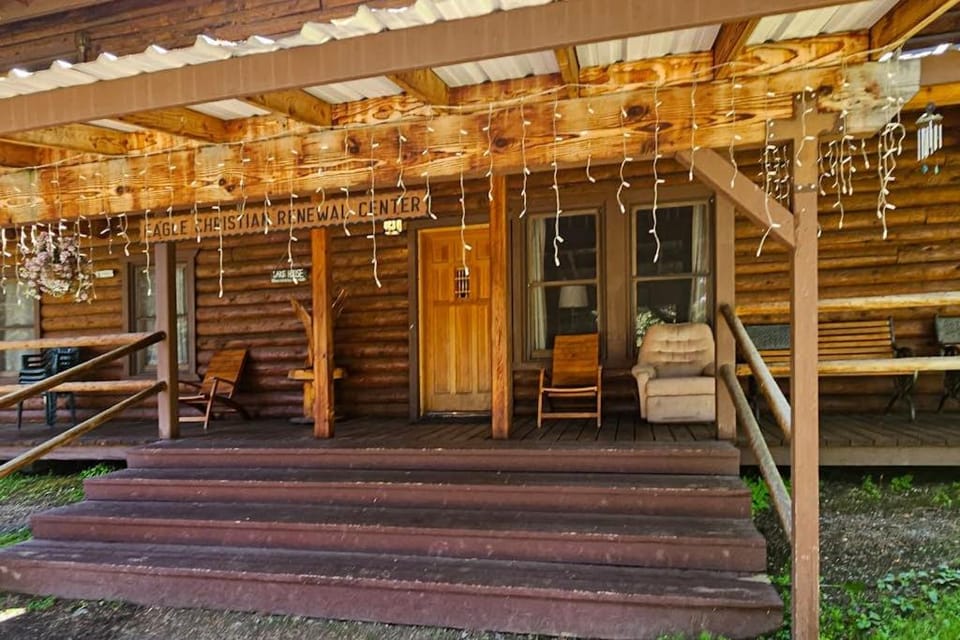 Spacius family friendly home with a gas grill full kitchen W&D & wood stove House in Oregon