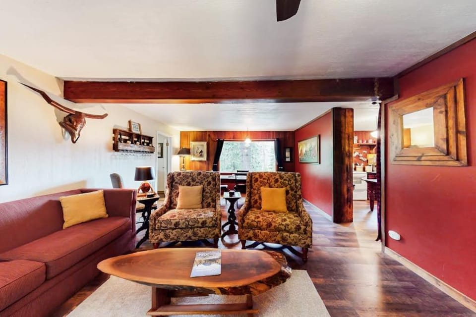 Cozy dog-friendly home with fireplace near Wallowa Lake State Park & tram House in Oregon