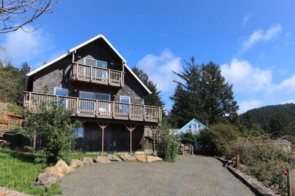 Delightful Home with Ocean View & Private Hot Tub - 3 Blocks to Beach House in Yachats