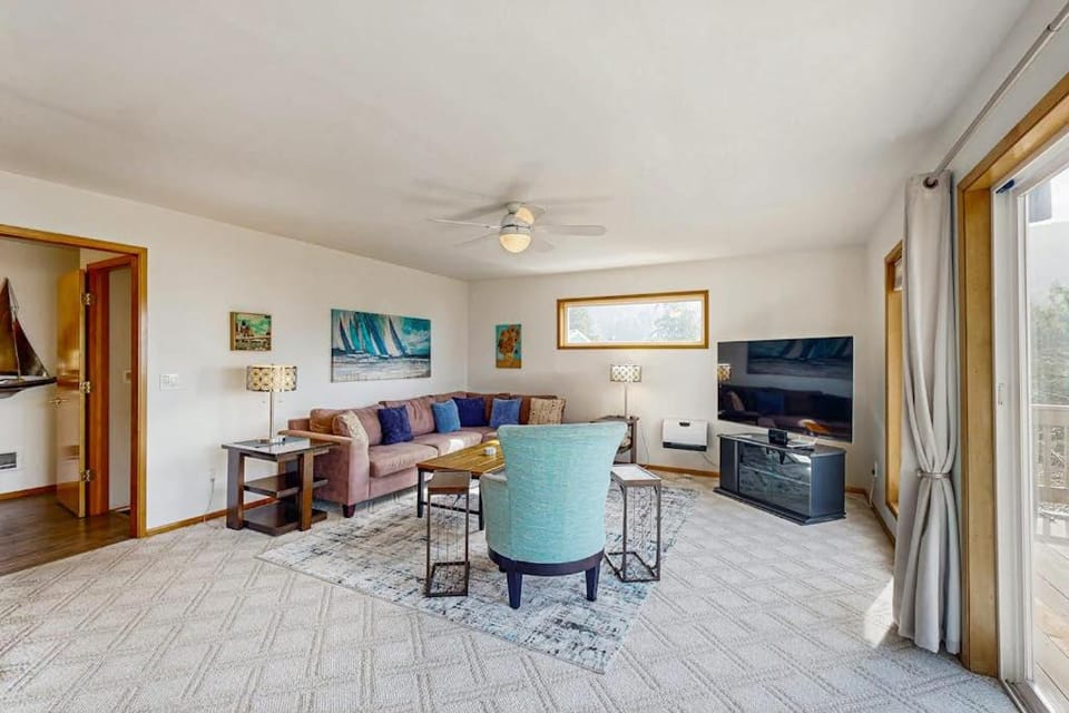 Delightful Home with Ocean View & Private Hot Tub - 3 Blocks to Beach House in Yachats