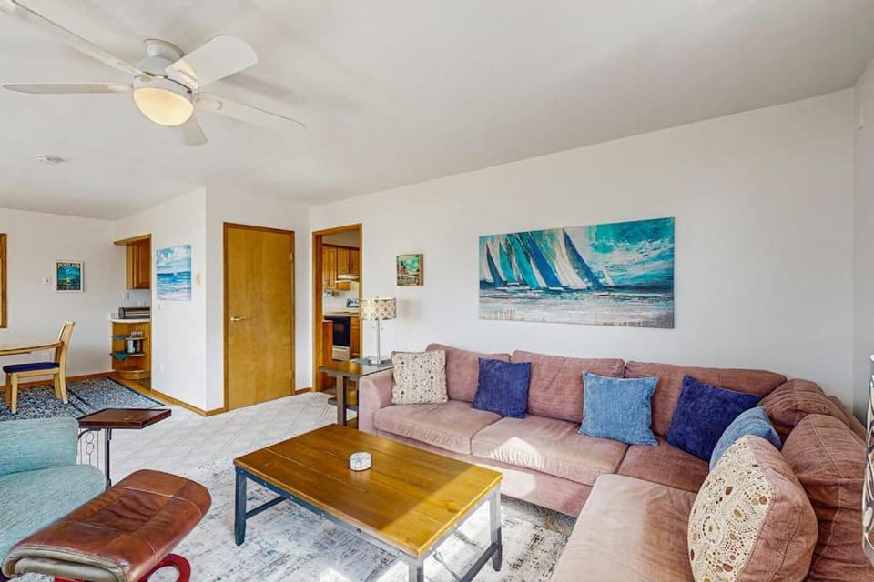 Delightful Home with Ocean View & Private Hot Tub - 3 Blocks to Beach House in Yachats