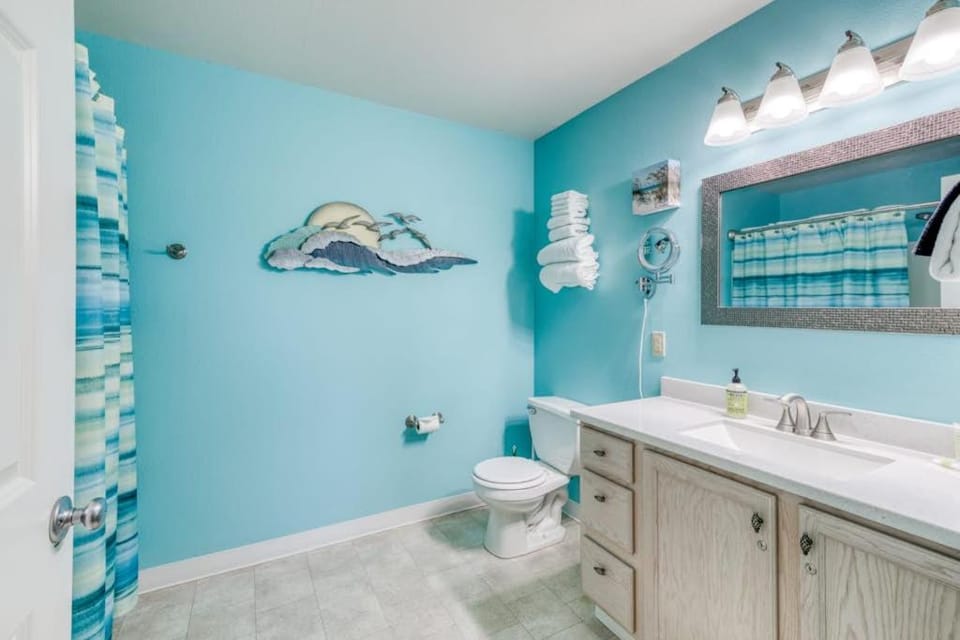 Dog-friendly oceanfront condo with electric fireplace - walk to the beach House in Long Beach