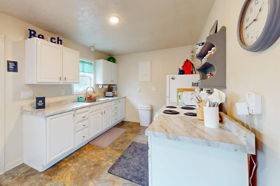 Charming dog-friendly cottage withprivate gas grill free WiFi yard and firepit House in Ocean Park