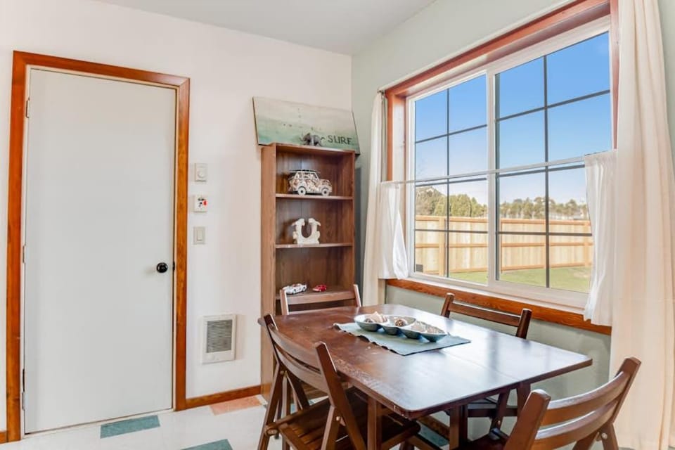 Downtown home with private hot tub & WiFi - walk to beach - dog-friendly yard House in Ocean Park