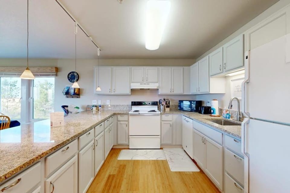 Oceanfront Condo with stunning views WIFI W&D fireplace & great location House in Long Beach